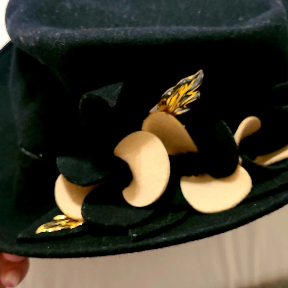 Womens hat - Picture 3 of 4